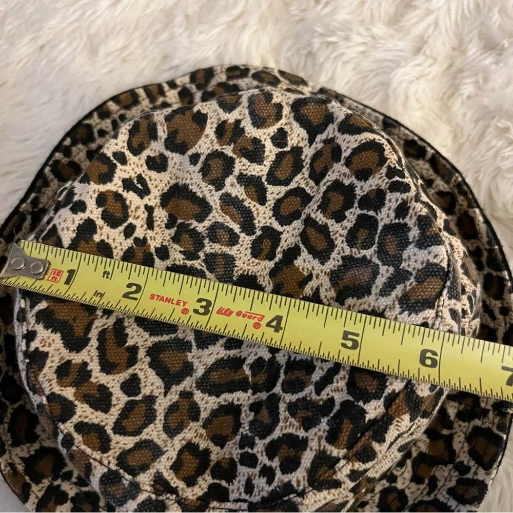 Thomas James Black Frame Sunglasses & Cheetah Print/Black Reversible Bucket Hat